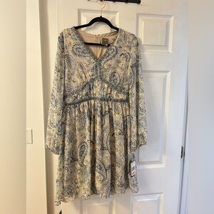 Taylor Blue and Gold Paisley Dress

New